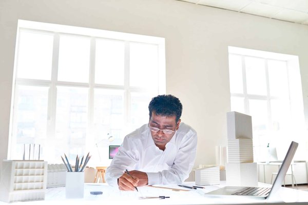 Quelle stratégie de marketing expérientiel un parc d'attractions peut-il mettre en œuvre pour fidéliser les visiteurs ?